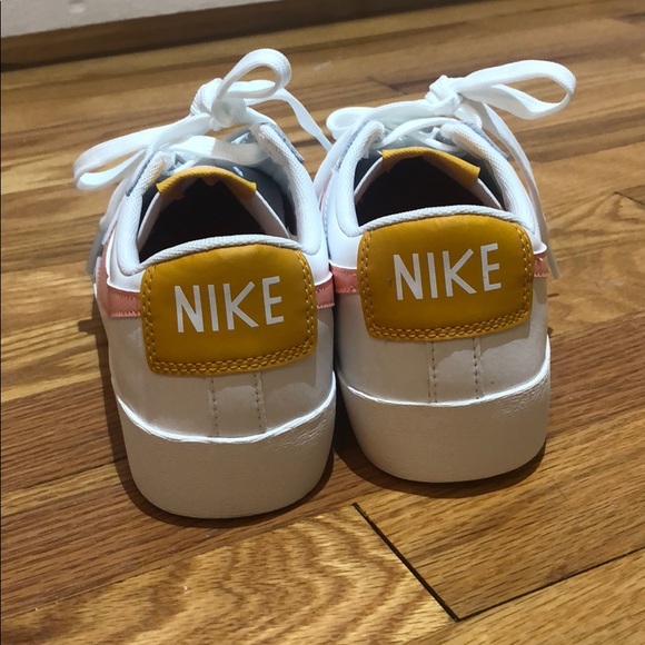 Nike shoes - Picture 3 of 3